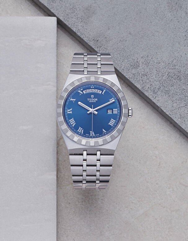 Tudor Royal是另一款值得注意的禮物之選,其特色在於與錶殼連成一體的錶帶 Tudor Royal是另一款值得注意的禮物之選,其特色在於與錶殼連成一體的錶帶