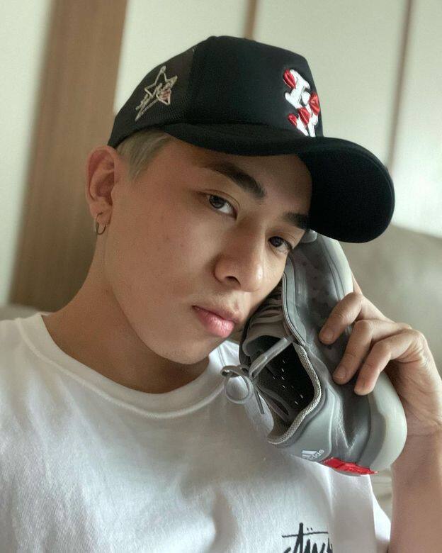 十個男士有九個都對波鞋情有獨鍾,Tyson Yoshi也不例外,而他最近的新寵就是 十個男士有九個都對波鞋情有獨鍾,Tyson Yoshi也不例外,而他最近的新寵就是