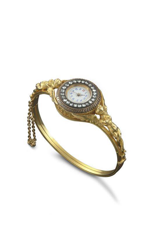 其實,女性佩戴腕錶的風氣在20世紀初還未流行,而Vacheron Constantin在1889年已推出其 其實,女性佩戴腕錶的風氣在20世紀初還未流行,而Vacheron Constantin在1889年已推出其