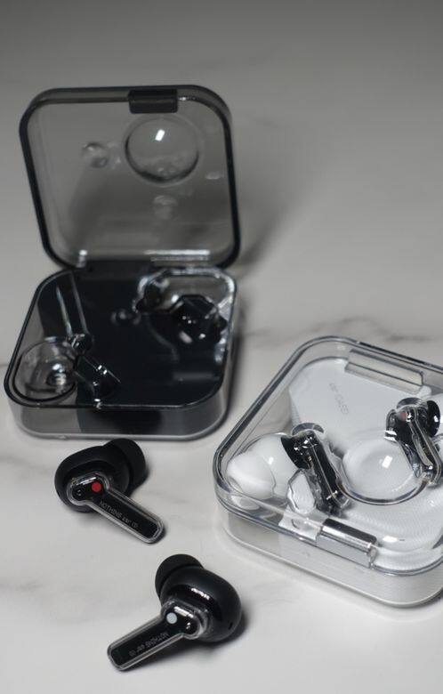 有教主 Anson Lo 加持的nothing 無線藍芽耳機，最近新推出的黑色版本，保留品牌的