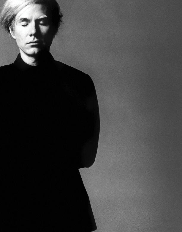 他的鏡頭也曾捕捉過傳奇人物Andy Warhol,Skrebneski的所有作品幾乎以其最擅長的黑 他的鏡頭也曾捕捉過傳奇人物Andy Warhol,Skrebneski的所有作品幾乎以其最擅長的黑