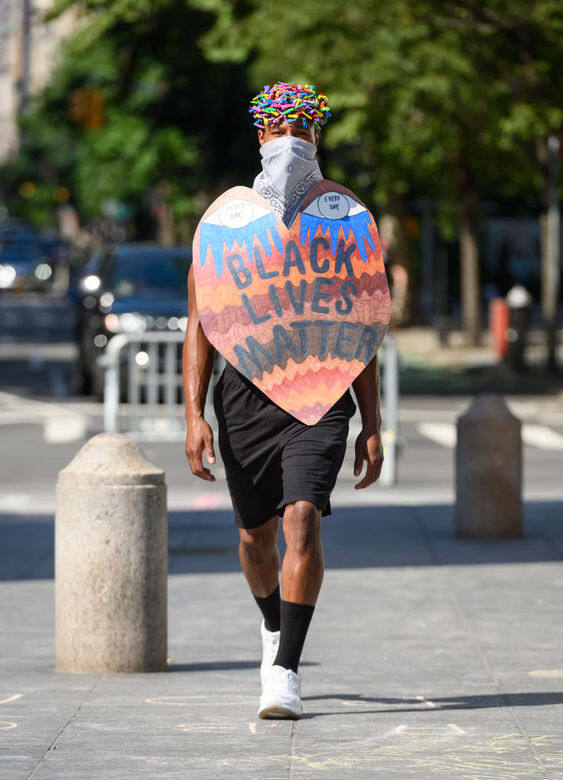 Virgil Abloh早前加入長期合作夥伴Fashion Scholarship Fund所推出的「Post Modern」獎學金基金,將會與Farfetch Virgil Abloh早前加入長期合作夥伴Fashion Scholarship Fund所推出的「Post Modern」獎學金基金,將會與Farfetch
