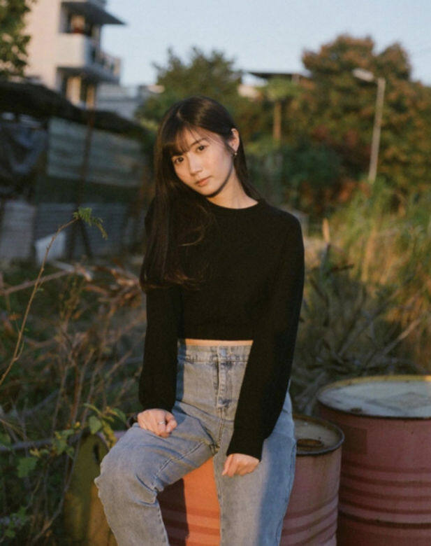 Jessica與Jeannie同樣是短片頻道《試當真》的演出成員,因此未參與YOLO前已有一定人 Jessica與Jeannie同樣是短片頻道《試當真》的演出成員,因此未參與YOLO前已有一定人