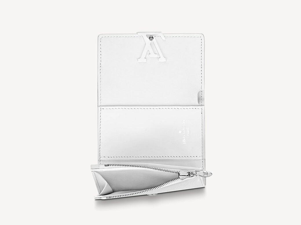 推薦短銀包：Louis Vuitton Capucines XS 短銀包間隔：散紙袋 x 1紙幣夾 x 1卡片層 x 5Louis