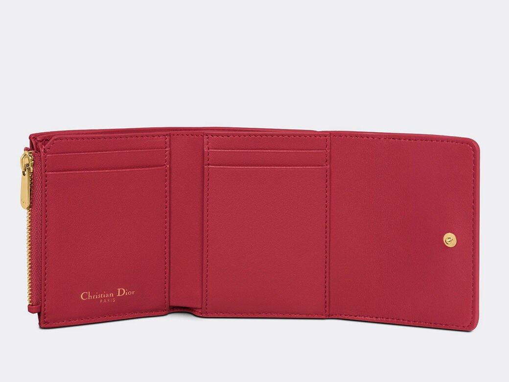 推薦短銀包：Dior 30 Montaigne Lotus短銀包間隔：散錢袋 x 1紙幣夾 x 1卡片層 x 4Dior