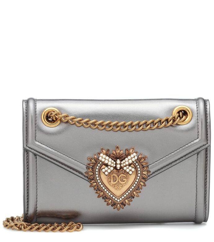現時7折Dolce & Gabbana 迷你牛皮鏈條袋HK$4,624帶暗閃效果的金屬色牛皮質地令 現時7折Dolce & Gabbana 迷你牛皮鏈條袋HK$4,624帶暗閃效果的金屬色牛皮質地令