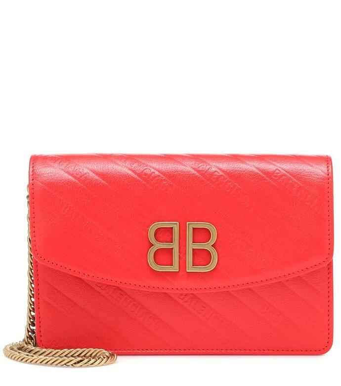 現時7折Balenciaga 紅色皮質鏈帶袋HK$4,848Balenciaga 紅色的鏈帶袋最適合女生們拜年 現時7折Balenciaga 紅色皮質鏈帶袋HK$4,848Balenciaga 紅色的鏈帶袋最適合女生們拜年