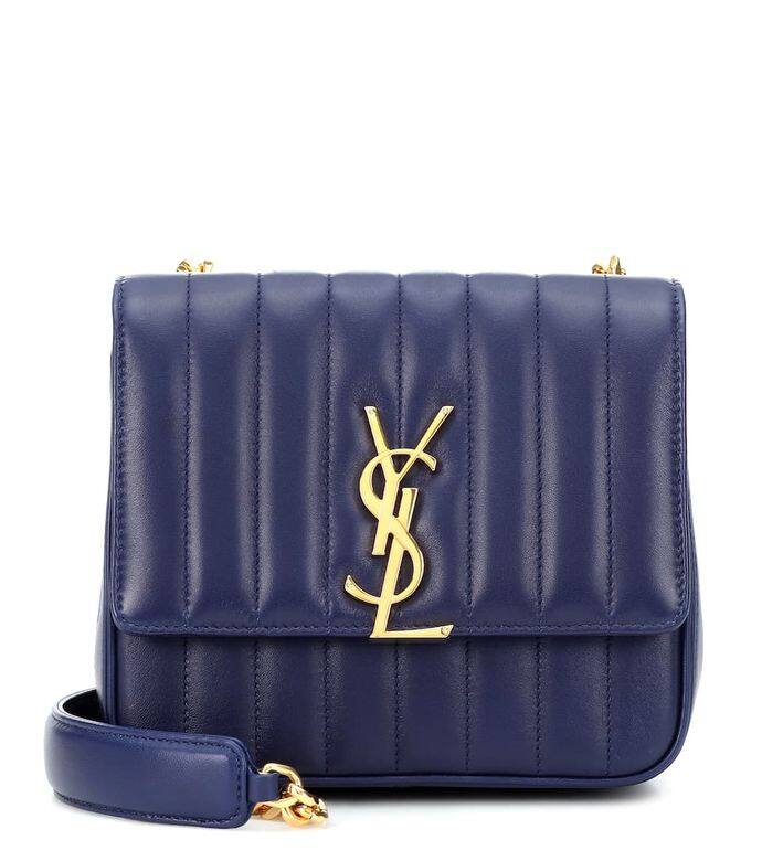 現時7折Saint Laurent 皮質鏈帶單肩袋HK$10,807寶藍色的Saint Laurent 皮質手袋配上金色 現時7折Saint Laurent 皮質鏈帶單肩袋HK$10,807寶藍色的Saint Laurent 皮質手袋配上金色