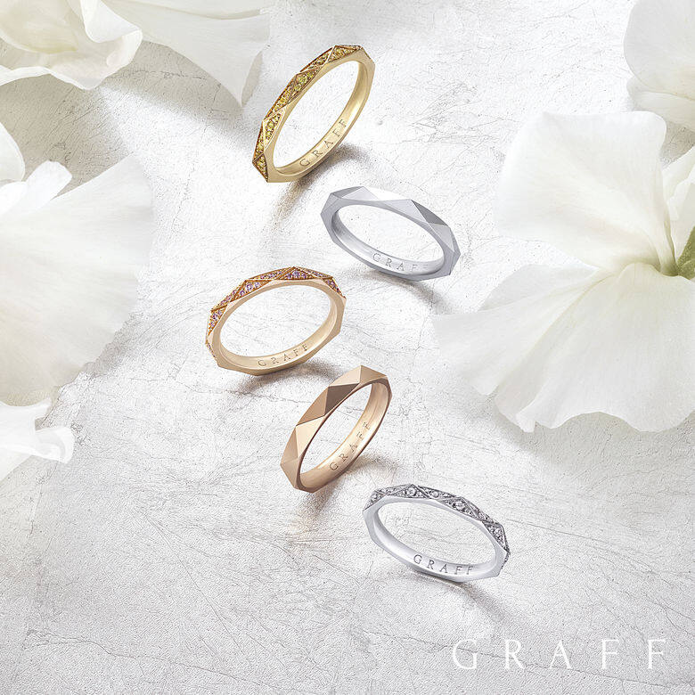 Laurence Graff Signature Ring系列靈感來自圓形明亮式鑽石切割的琢面，切割面的戒指設計