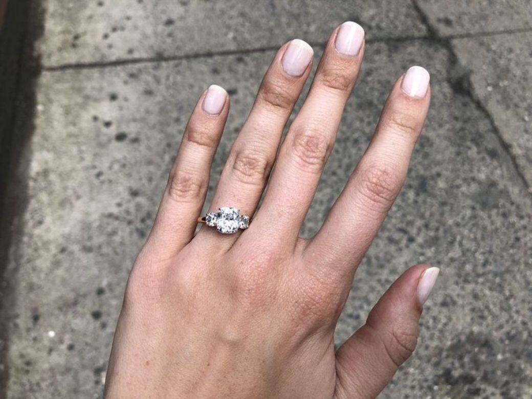 若果我告訴你帶著Meghan Markle的訂婚戒指仿製品沒有令我在平凡的人生中感 若果我告訴你帶著Meghan Markle的訂婚戒指仿製品沒有令我在平凡的人生中感