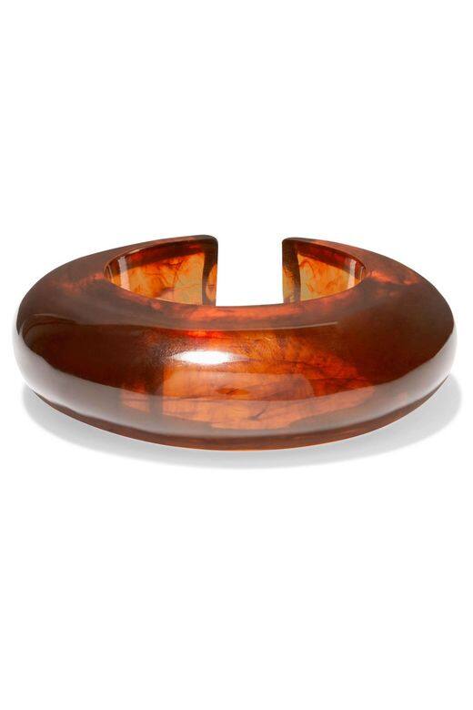 樹脂手鐲($1,519 Cult Gaia, available at Net-a-Porter) 樹脂手鐲($1,519 Cult Gaia, available at Net-a-Porter)