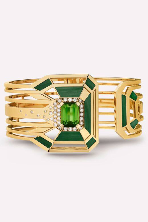 黃金手鐲($405,089 Chanel) 黃金手鐲($405,089 Chanel)