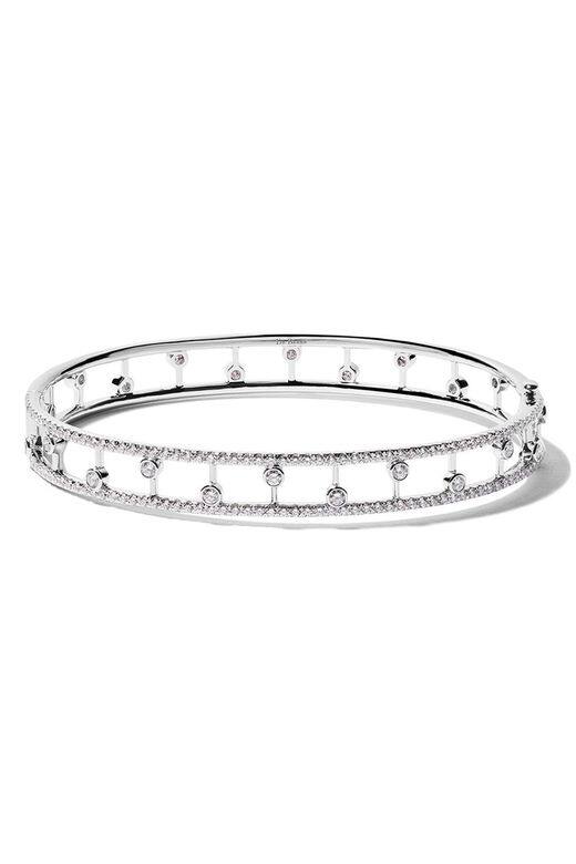 鑽石手鐲($88,613 De Beers, available at Farfetch) 鑽石手鐲($88,613 De Beers, available at Farfetch)