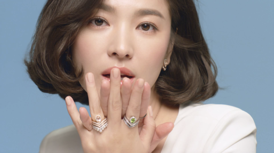 玫瑰金鑽石粉晶Joséphine Aigrette耳環 18K白金鑽石與橄欖石戒指 ($57,900)