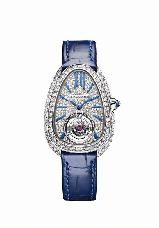 Bvlgari 此款精巧的腕錶機芯是為了搭配Serpenti蛇首錶殼而特別設計，鍍銠機芯飾