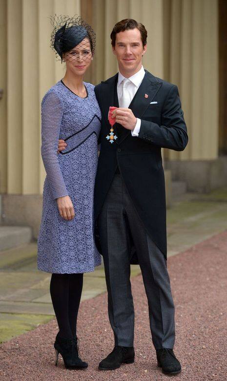 英國演員Benedict Cumberbatch和妻子Sophie Hunter也隆重打扮晉見英女王，