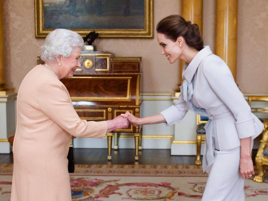 見英女王有服裝規定?解構20位名人面見英女王的穿搭 見英女王有服裝規定?解構20位名人面見英女王的穿搭