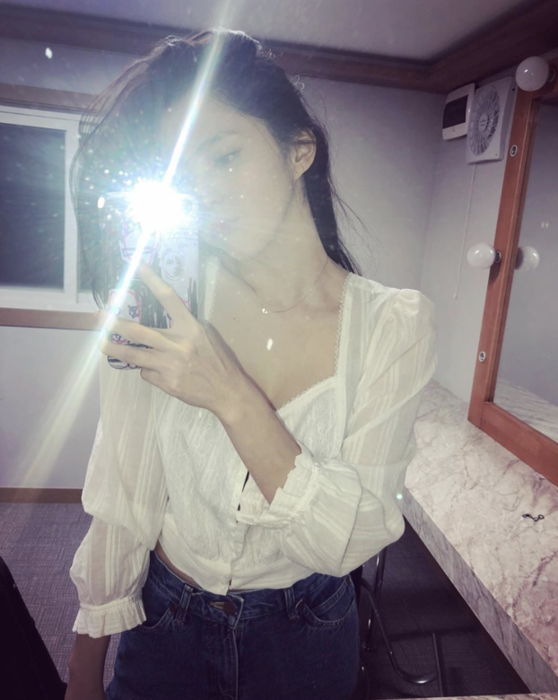 韓素希因韓劇夫婦的世界人氣爆紅的最強第三者韓素希,她身穿透薄膚 韓素希因韓劇夫婦的世界人氣爆紅的最強第三者韓素希,她身穿透薄膚