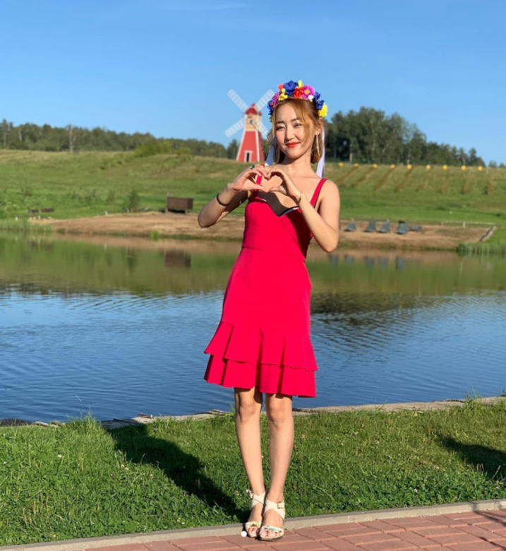 雖然已經結婚並育有一子,但是朴研美也只是為25歲的少女,她穿起這豔 雖然已經結婚並育有一子,但是朴研美也只是為25歲的少女,她穿起這豔