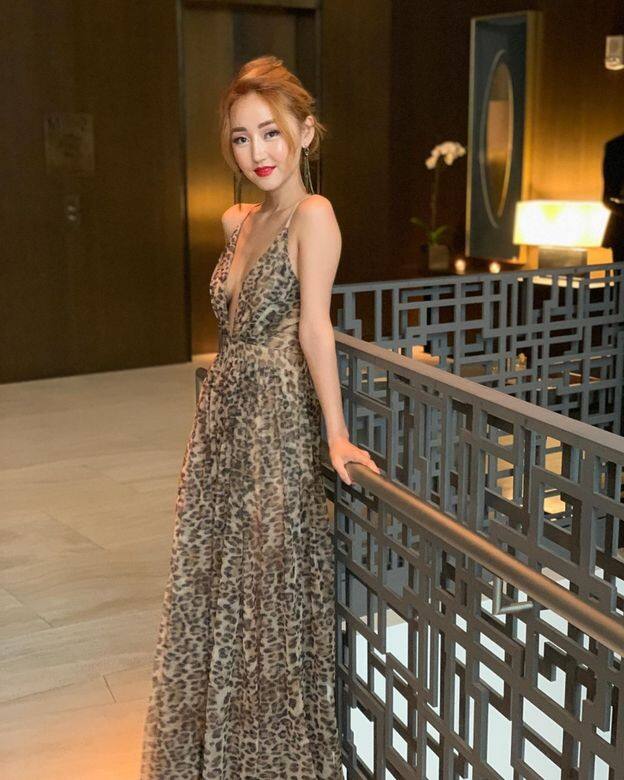 朴研美這身大Deep V 超低胸豹紋吊帶長裙將她的美女身材表露無遺,充滿 朴研美這身大Deep V 超低胸豹紋吊帶長裙將她的美女身材表露無遺,充滿