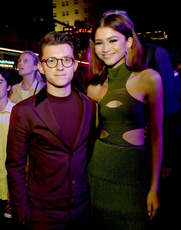 提起Zendaya又怎會不講她的男友Tom Holland,兩人因為《蜘蛛俠:決戰千里》戲假情真,被 提起Zendaya又怎會不講她的男友Tom Holland,兩人因為《蜘蛛俠:決戰千里》戲假情真,被