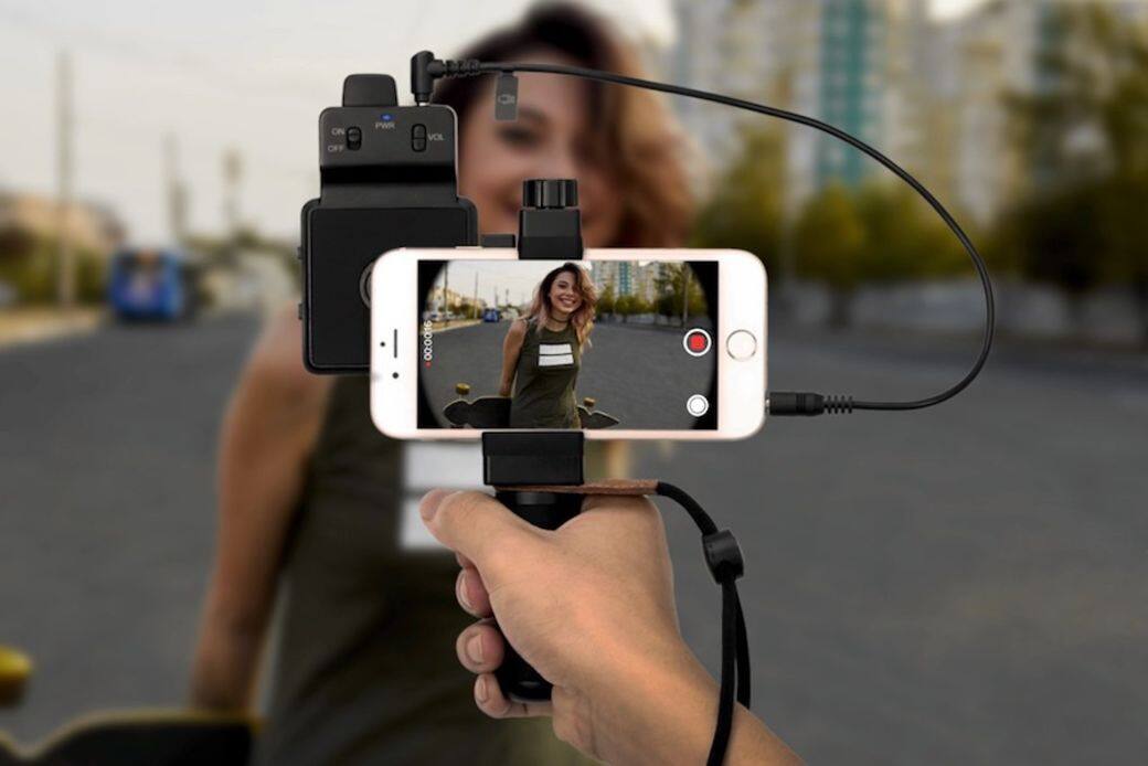 SmartCine用智能手機拍 video 已普遍至極， 買入它就能拍出優質效果，可收音、打燈，並