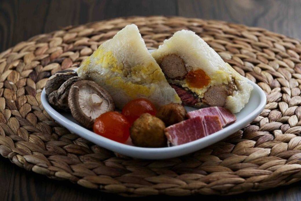 肉丸是IKEA的招牌食品,今年再度推出IKEA肉丸松露金腿原隻蛋黃粽,中西合 肉丸是IKEA的招牌食品,今年再度推出IKEA肉丸松露金腿原隻蛋黃粽,中西合