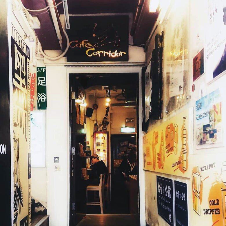 店如其名,位置時代廣場對面,四通八達,行過附近很易上來喝一杯,他們的 店如其名,位置時代廣場對面,四通八達,行過附近很易上來喝一杯,他們的