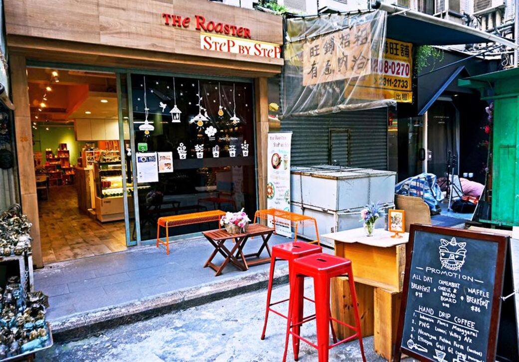 The Roaster, SteP by SteP的咖啡相當出名,但除了咖啡,這裡的甜食也相當多花款,吸引 The Roaster, SteP by SteP的咖啡相當出名,但除了咖啡,這裡的甜食也相當多花款,吸引