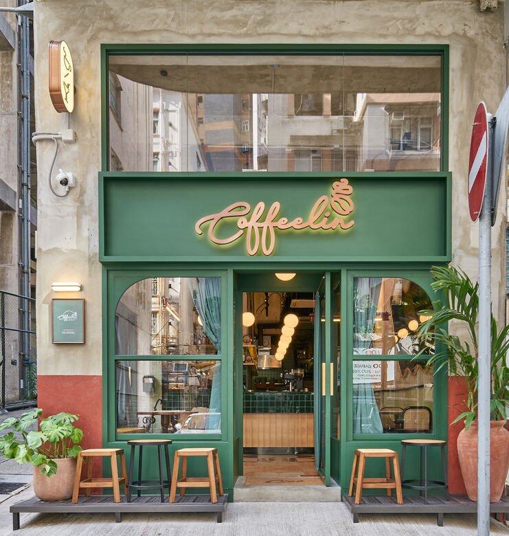 這家位於跑馬地的cafe，室內外設計以米蘭復古風格為藍本，青綠色外觀與