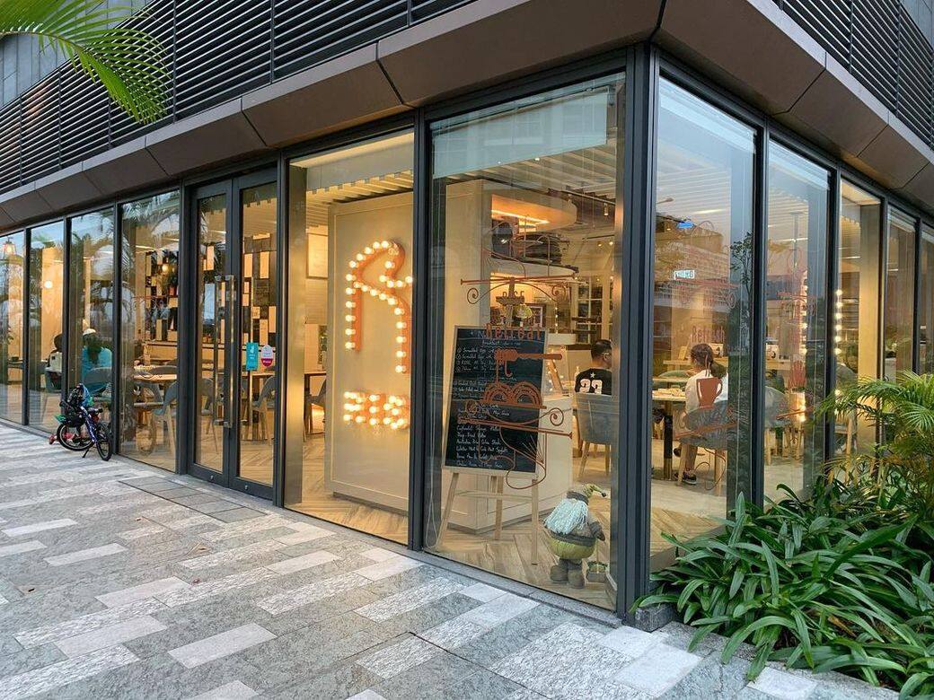 店舖位於將軍澳海濱,店內裝潢簡約,十分舒適。地址 : 將軍澳唐賢街29號藍 店舖位於將軍澳海濱,店內裝潢簡約,十分舒適。地址 : 將軍澳唐賢街29號藍