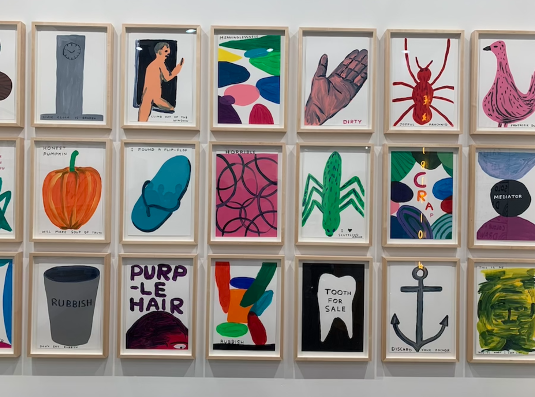 在現場Art Basel上,一大幅David Shrigley的作品牆相當吸睛,繽紛色彩展現了童心。看似 在現場Art Basel上,一大幅David Shrigley的作品牆相當吸睛,繽紛色彩展現了童心。看似