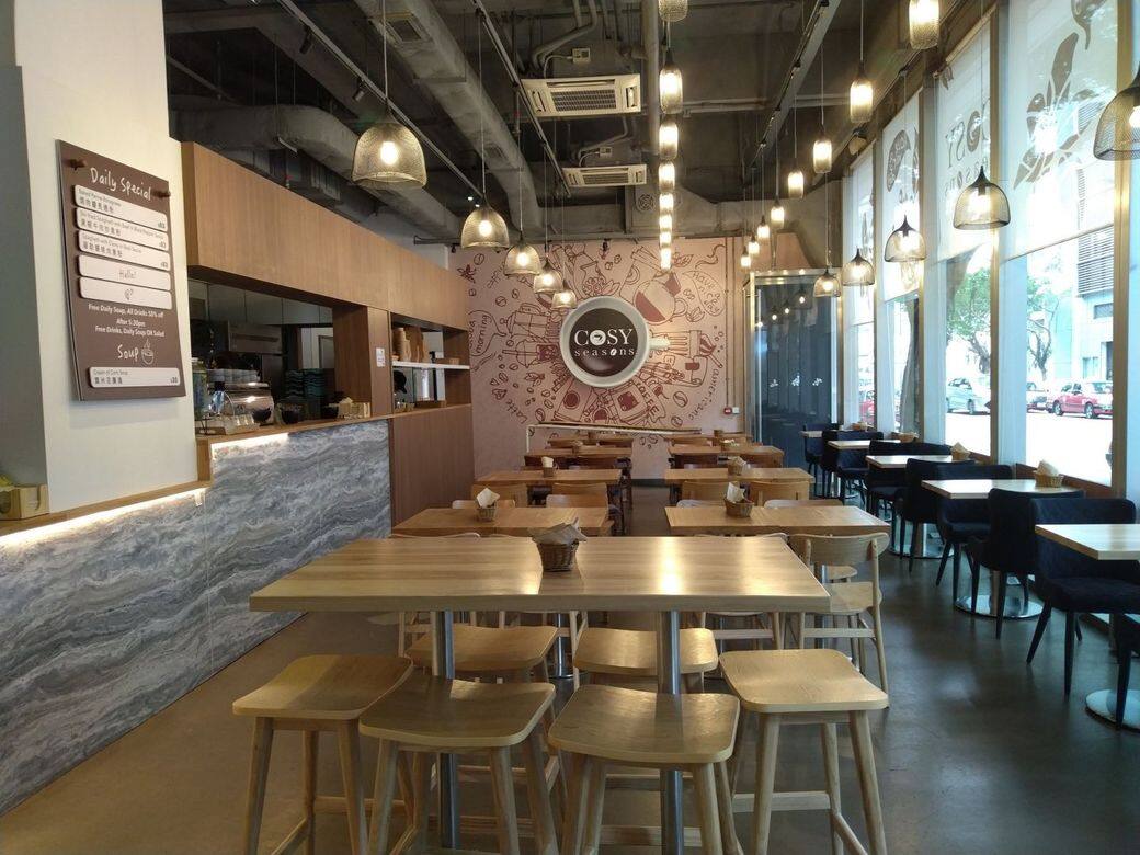 Cosy Seasons位於工業區內,供應不同的自家制蛋糕、輕食和絕不能少的咖啡。人流 Cosy Seasons位於工業區內,供應不同的自家制蛋糕、輕食和絕不能少的咖啡。人流