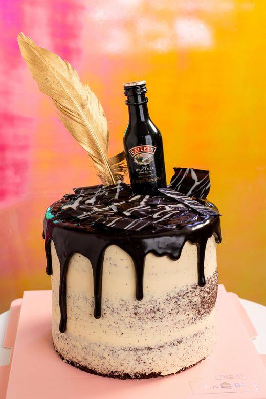 教學自助烘焙店Bakebe 邀請了BAILEYS百利甜酒合作,在新推出的蛋糕裏加入美酒 教學自助烘焙店Bakebe 邀請了BAILEYS百利甜酒合作,在新推出的蛋糕裏加入美酒