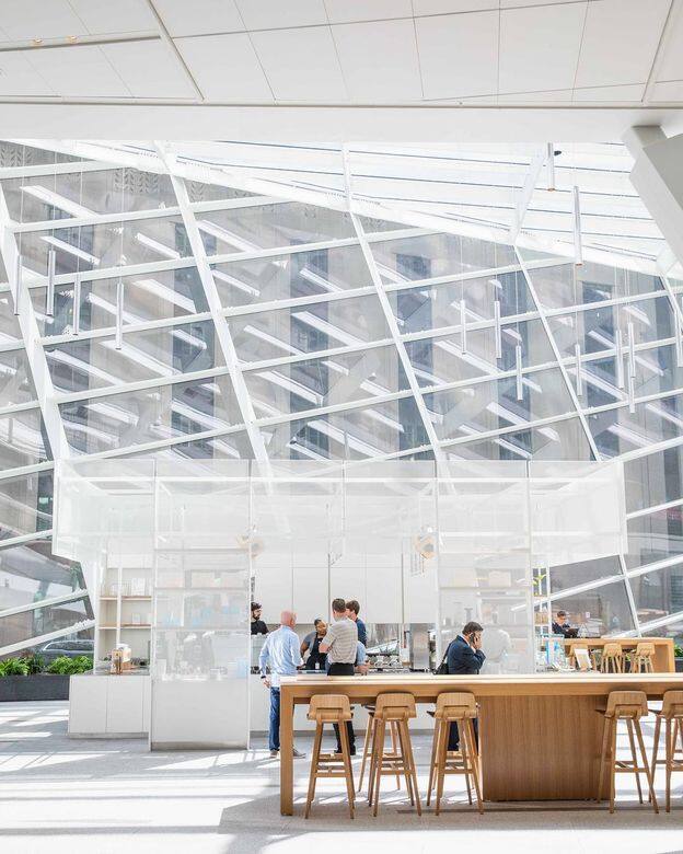 Blue Bottle Coffee一向走簡約風格,店內以白色為主,因此有「咖啡界Apple」之名。Blue Bottle Coffee吸 Blue Bottle Coffee一向走簡約風格,店內以白色為主,因此有「咖啡界Apple」之名。Blue Bottle Coffee吸
