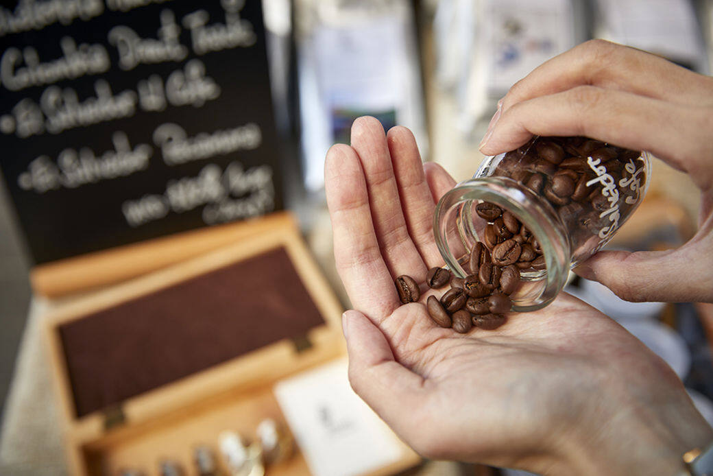 All About Coffee 將與Urban Coffee Roaster、Favilla Café、Café Revol及Mandy Mok合作,每星期輪流手沖咖啡,亦提供環 All About Coffee 將與Urban Coffee Roaster、Favilla Café、Café Revol及Mandy Mok合作,每星期輪流手沖咖啡,亦提供環