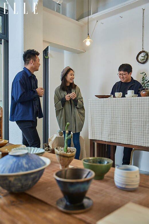 無用生活由三位志同道合的年輕人開設,分別是 Manho、CJ 以及 Candice。店裡的七至 無用生活由三位志同道合的年輕人開設,分別是 Manho、CJ 以及 Candice。店裡的七至