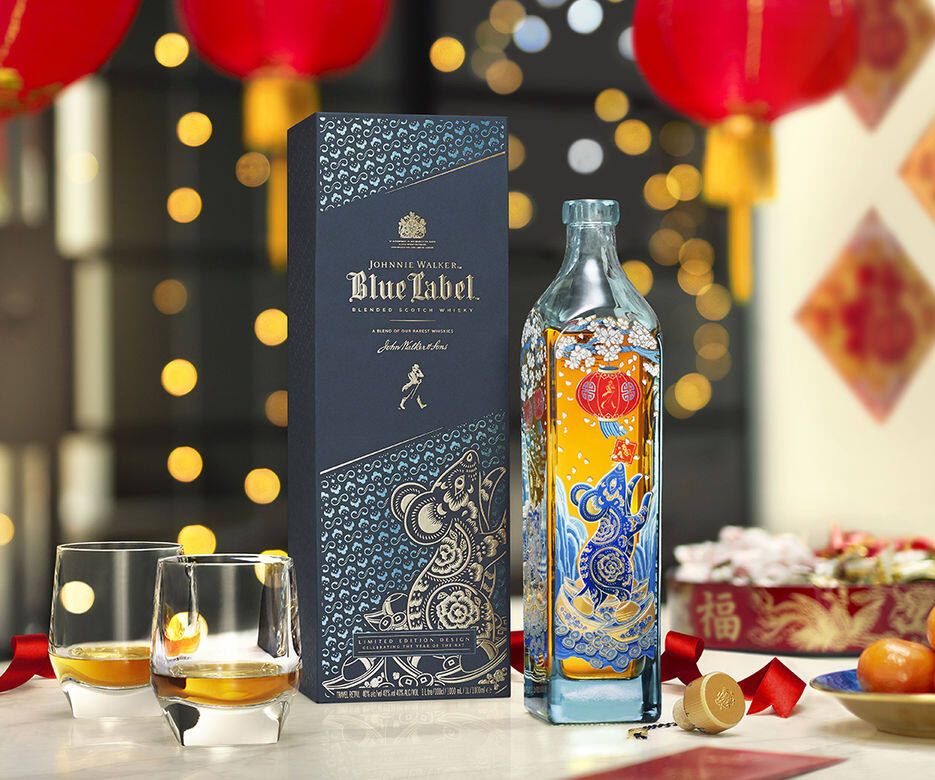為慶祝鼠年及品牌成立200週年,Johnnie Walker推出鼠年珍藏版威士忌禮盒,內附一 為慶祝鼠年及品牌成立200週年,Johnnie Walker推出鼠年珍藏版威士忌禮盒,內附一