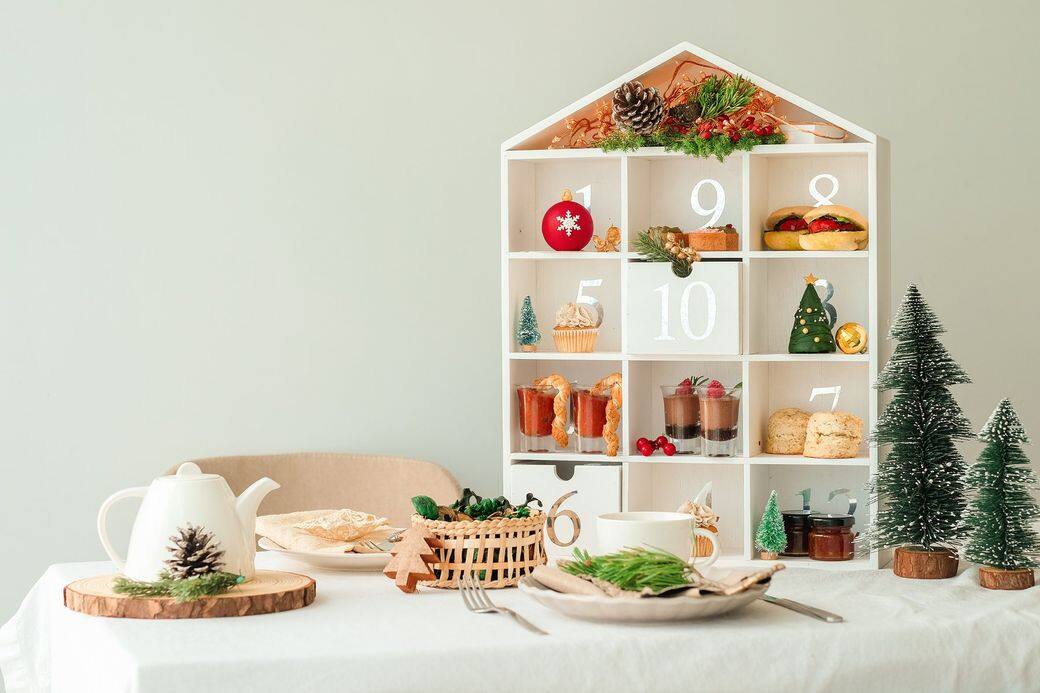 而下午茶套餐「VEGAN CHRISTMAS ADVENT CALENDAR AFTERNOON TEA」,只需$598便有9款甜品,包括檸檬撻、Apple Crumble等,更 而下午茶套餐「VEGAN CHRISTMAS ADVENT CALENDAR AFTERNOON TEA」,只需$598便有9款甜品,包括檸檬撻、Apple Crumble等,更