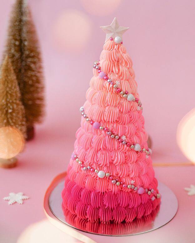 Vive Cake Boutique 今年推出的「Merry VIVE-mas」節日限定蛋糕系列,當中最吸引的當然是粉紅 Vive Cake Boutique 今年推出的「Merry VIVE-mas」節日限定蛋糕系列,當中最吸引的當然是粉紅