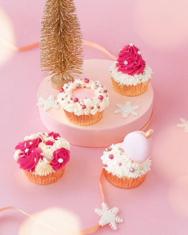 只想淺嚐的朋友亦可揀選「Pinkalicious Christmas Cupcake Collection」杯子蛋糕,四款設計精巧的杯子蛋糕 只想淺嚐的朋友亦可揀選「Pinkalicious Christmas Cupcake Collection」杯子蛋糕,四款設計精巧的杯子蛋糕