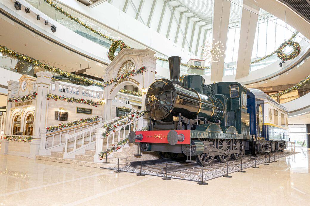 IFC於即日至1月2日期間，呈獻「Orient Express is coming to town」聖誕裝置，中庭的「中央火車