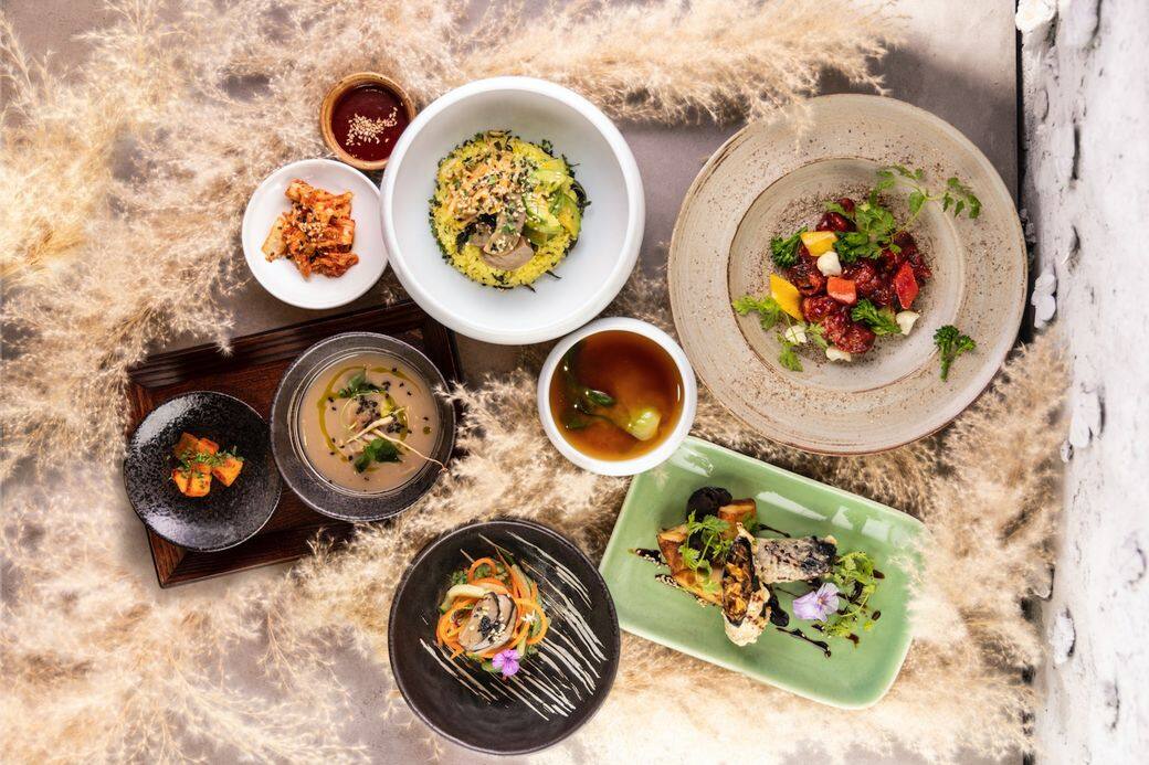 新派韓式素菜食府「土生花」推出「冬日嚐味菜單」,午市定價為每位568元(八道 新派韓式素菜食府「土生花」推出「冬日嚐味菜單」,午市定價為每位568元(八道