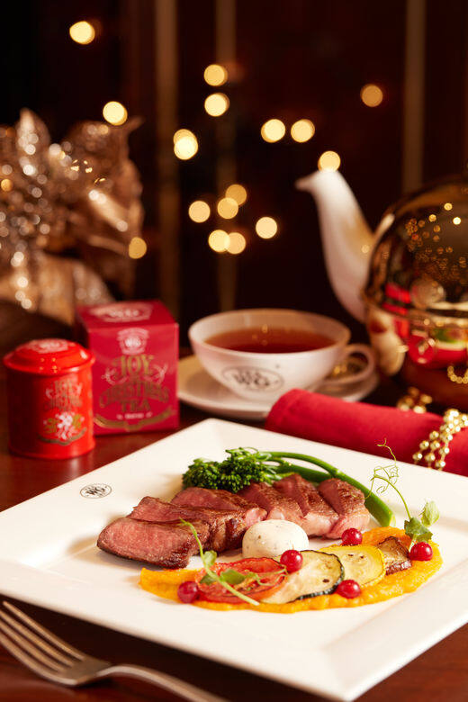 Tea WG以茶入饌，創作出聖誕特別餐單，先有將聖誕紅茶 (Red Christmas Tea) 注入白葡萄