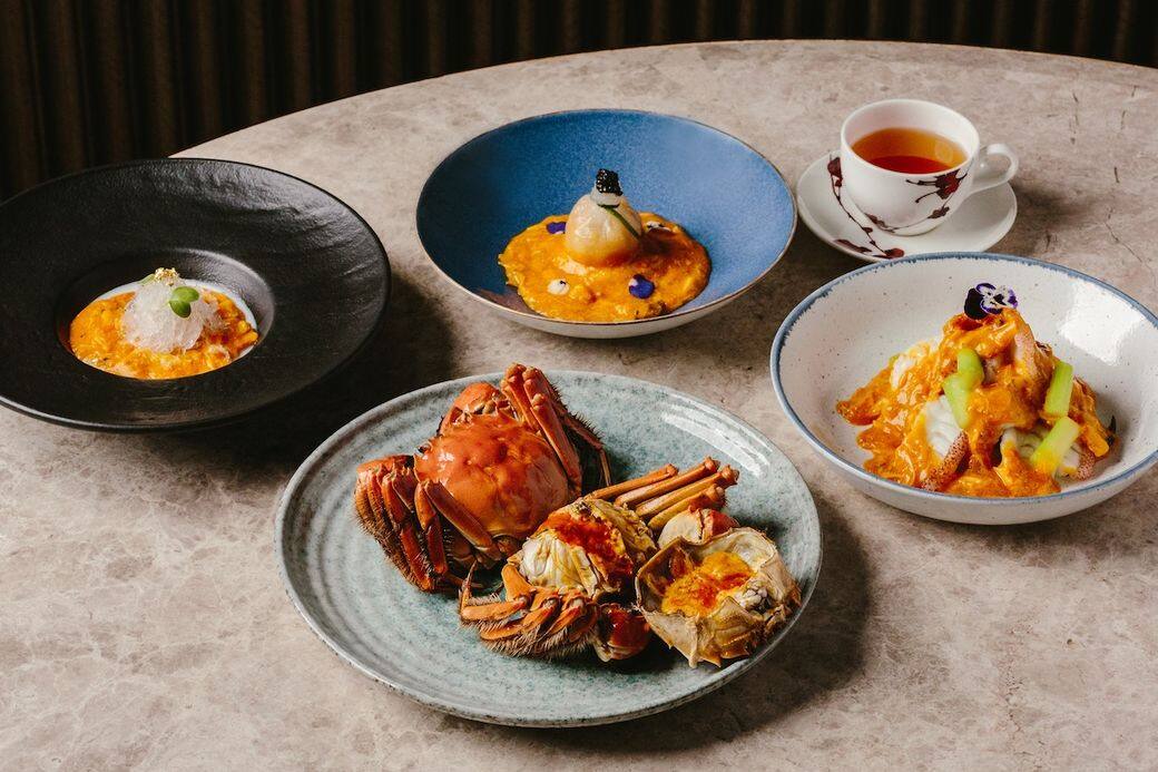 七道菜大閘蟹套餐(每位$1,880)將於10月15日至11月底供應,當中原隻清蒸 七道菜大閘蟹套餐(每位$1,880)將於10月15日至11月底供應,當中原隻清蒸