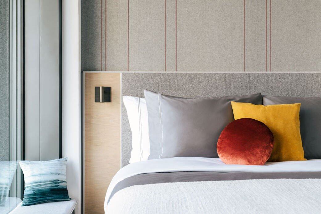Waterfront Suites提供開放式單位、一房、兩房及複式單位不等,是單身上班族或新婚夫 Waterfront Suites提供開放式單位、一房、兩房及複式單位不等,是單身上班族或新婚夫