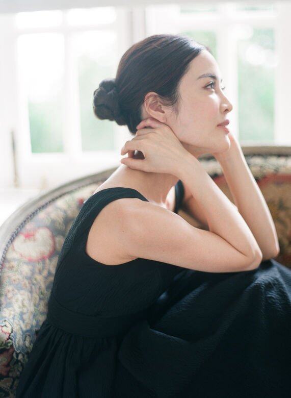 ELLE:對你來說,美的定義是甚麼?Dr. Lisa Chan:美是仁慈、愛和真誠。我覺得美是一種 ELLE:對你來說,美的定義是甚麼?Dr. Lisa Chan:美是仁慈、愛和真誠。我覺得美是一種
