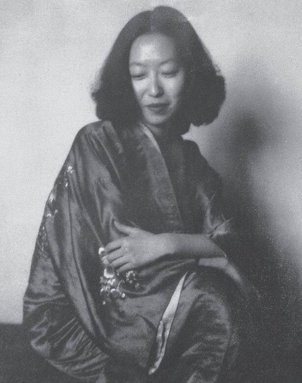 張愛玲的家族本是名門之後,祖母李菊耦是晚清名臣李鴻章長女,但父母 張愛玲的家族本是名門之後,祖母李菊耦是晚清名臣李鴻章長女,但父母