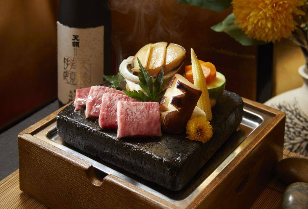 另外也有數款深受歡迎的招牌菜式,包括鹽烤長野縣香魚及岩手縣生蠔 另外也有數款深受歡迎的招牌菜式,包括鹽烤長野縣香魚及岩手縣生蠔