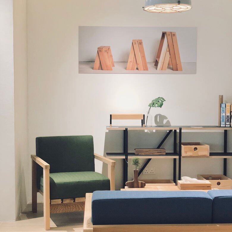 於2018年開幕的這間新家具店樓高兩層,地方非常寬敞,除了售賣家具、設計 於2018年開幕的這間新家具店樓高兩層,地方非常寬敞,除了售賣家具、設計